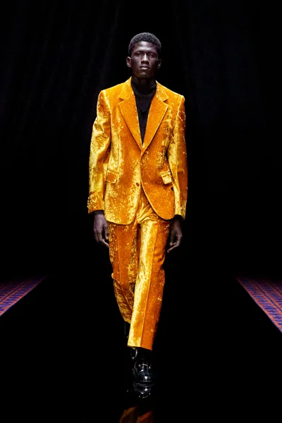 Look 48